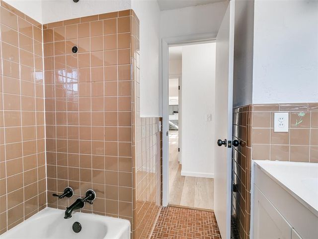 2720 Northampton Place, The Village, OK 73120