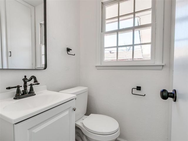 2720 Northampton Place, The Village, OK 73120