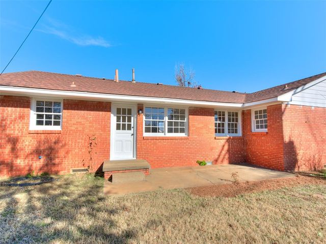 2720 Northampton Place, The Village, OK 73120