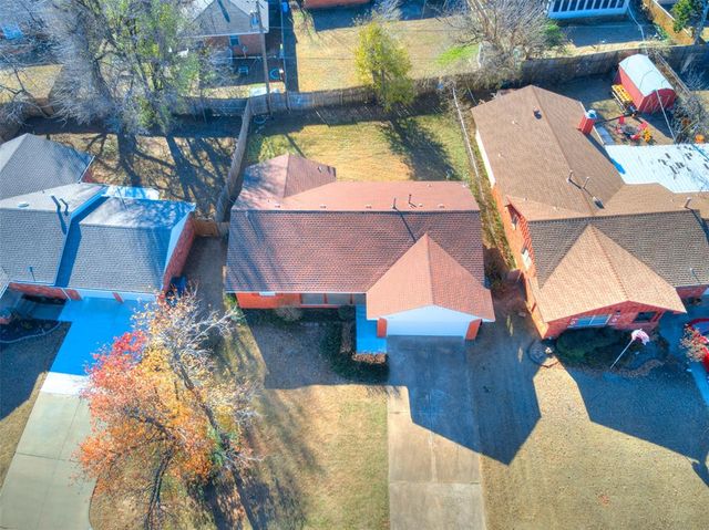 2720 Northampton Place, The Village, OK 73120