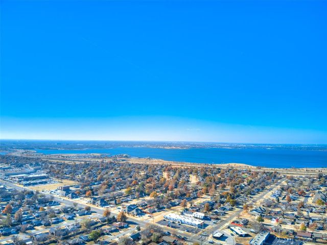 2720 Northampton Place, The Village, OK 73120