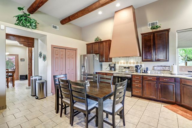 5525 Vera Cruz Road NE, Rio Rancho, NM 87144