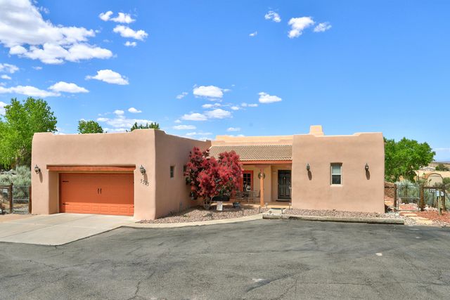 5525 Vera Cruz Road NE, Rio Rancho, NM 87144
