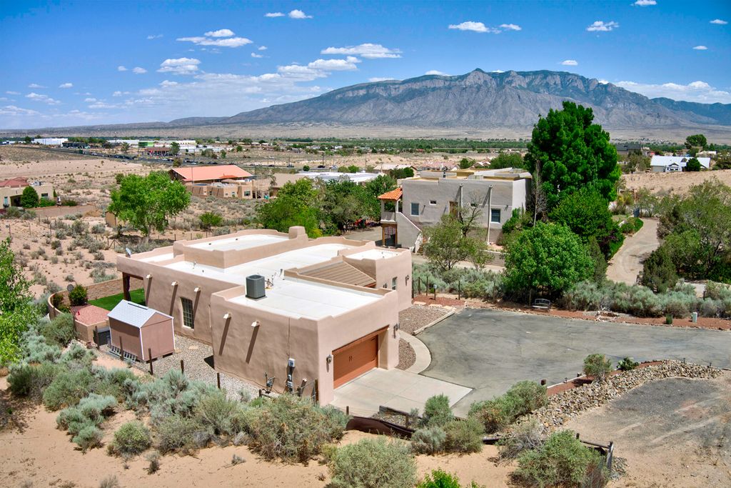 5525 Vera Cruz Road NE, Rio Rancho, NM 87144