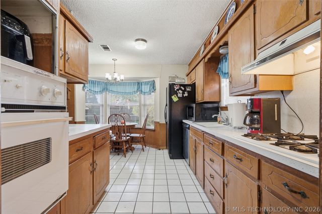 10628 E 18th Street, Tulsa, OK 74128