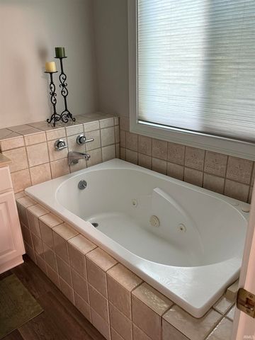 5844 Flagstone Drive, Evansville, IN 47711