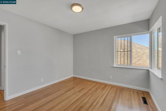 650 Hillsborough St, Oakland, CA 94606