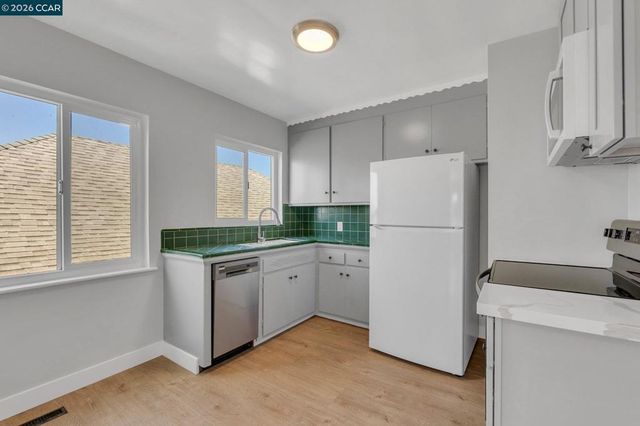 650 Hillsborough St, Oakland, CA 94606