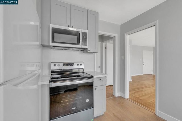 650 Hillsborough St, Oakland, CA 94606