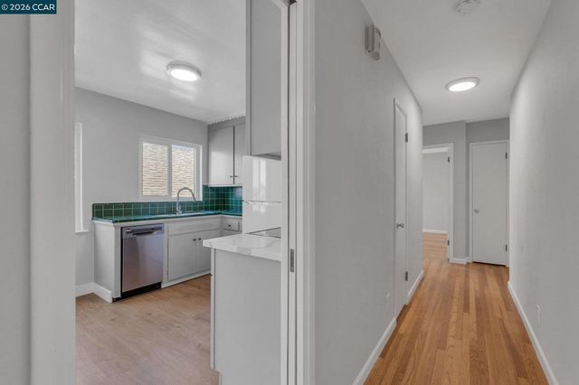 650 Hillsborough St, Oakland, CA 94606