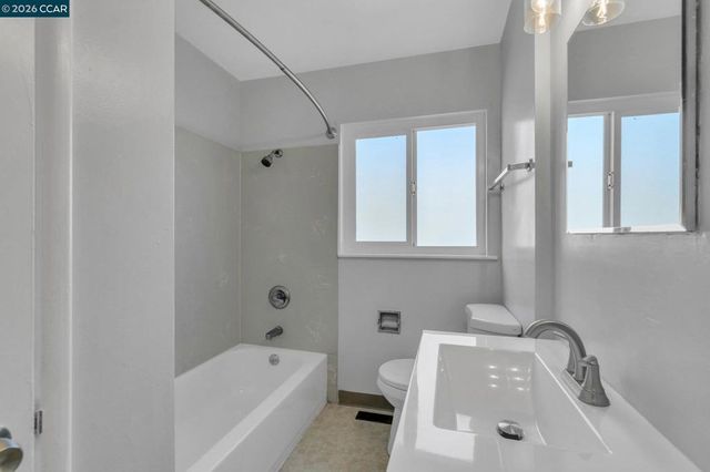 650 Hillsborough St, Oakland, CA 94606