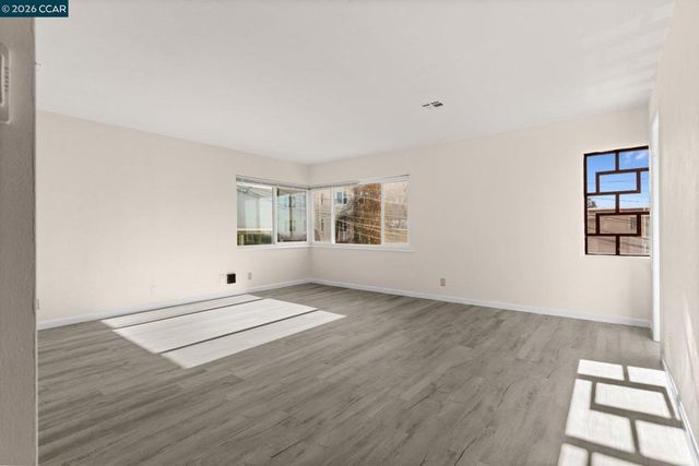 650 Hillsborough St, Oakland, CA 94606