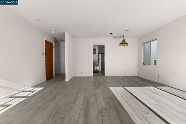 650 Hillsborough St, Oakland, CA 94606