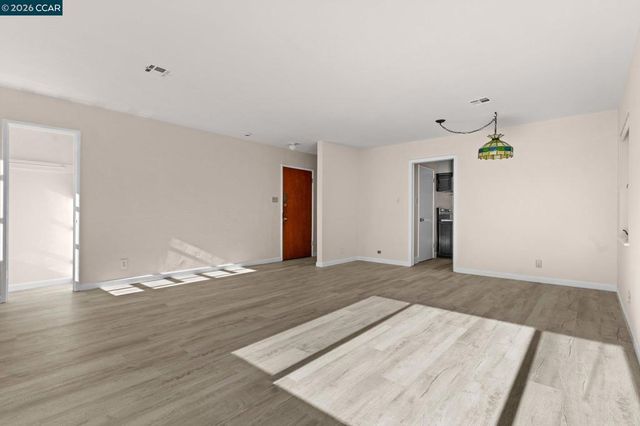 650 Hillsborough St, Oakland, CA 94606