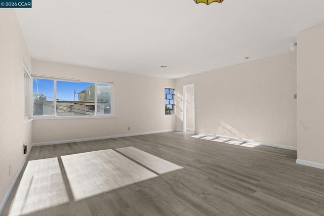 650 Hillsborough St, Oakland, CA 94606