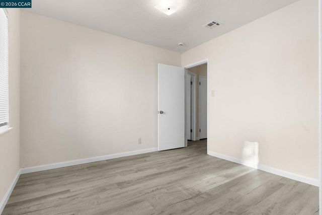 650 Hillsborough St, Oakland, CA 94606