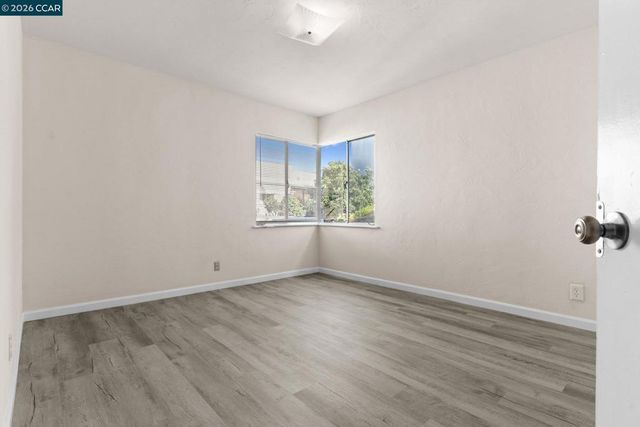 650 Hillsborough St, Oakland, CA 94606