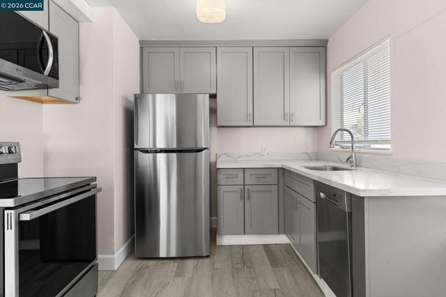 650 Hillsborough St, Oakland, CA 94606