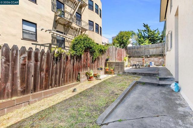 650 Hillsborough St, Oakland, CA 94606