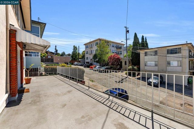 650 Hillsborough St, Oakland, CA 94606