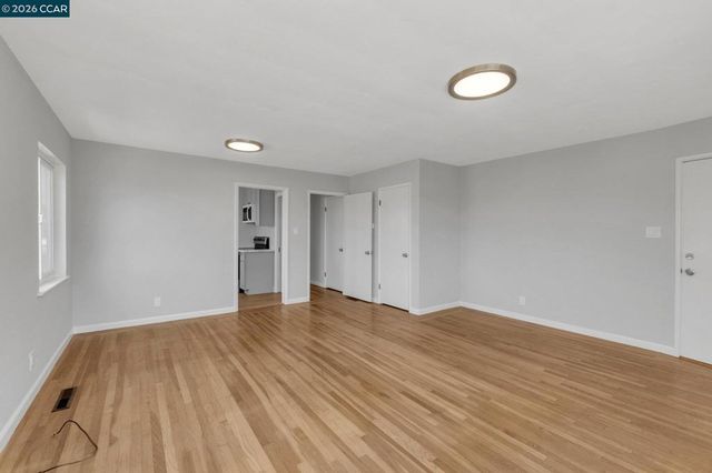 650 Hillsborough St, Oakland, CA 94606