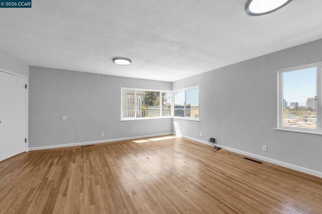 650 Hillsborough St, Oakland, CA 94606