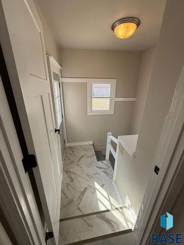 1305 E 12th St Street, Sioux Falls, SD 57103