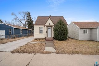 1305 E 12th St Street, Sioux Falls, SD 57103