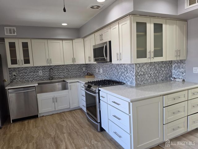 192 Evergreen Road 7B, Edison, NJ 08837