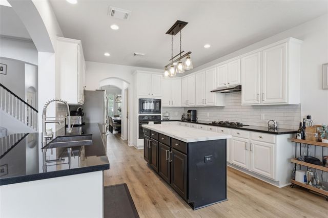 430 Overlook Drive, Friendswood, TX 77546