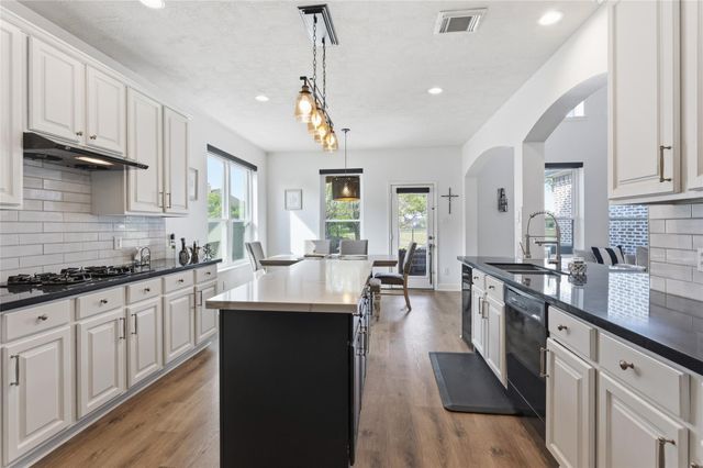 430 Overlook Drive, Friendswood, TX 77546