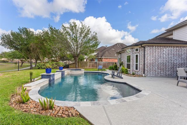 430 Overlook Drive, Friendswood, TX 77546