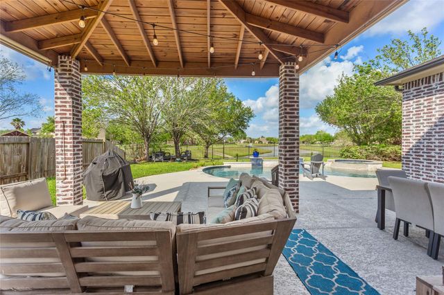 430 Overlook Drive, Friendswood, TX 77546