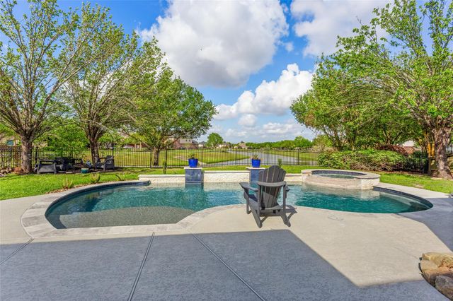430 Overlook Drive, Friendswood, TX 77546
