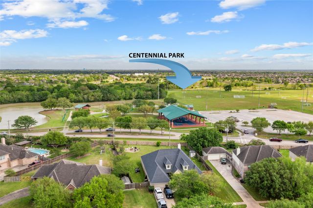 430 Overlook Drive, Friendswood, TX 77546