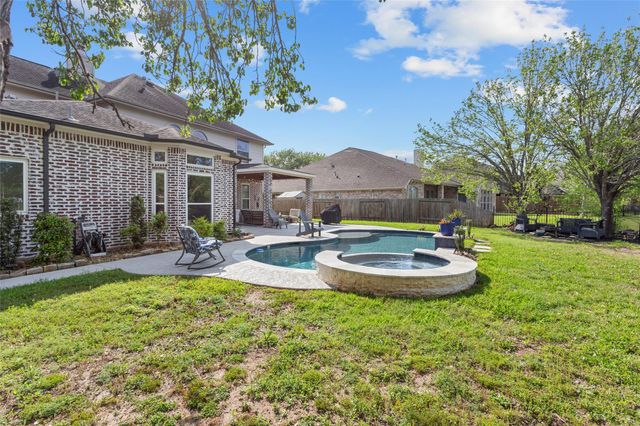 430 Overlook Drive, Friendswood, TX 77546