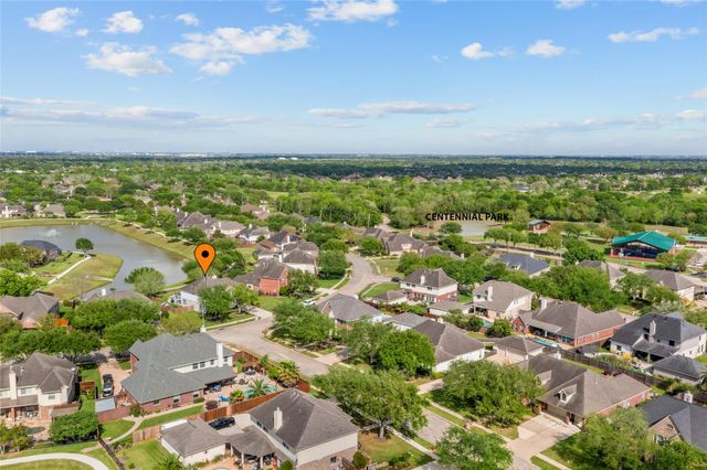 430 Overlook Drive, Friendswood, TX 77546
