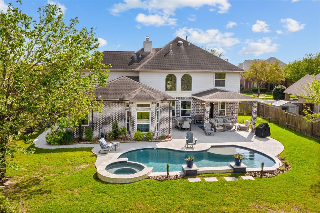 430 Overlook Drive, Friendswood, TX 77546