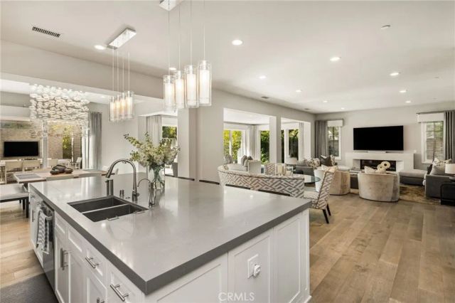 113 Andirons, Irvine, CA 92602