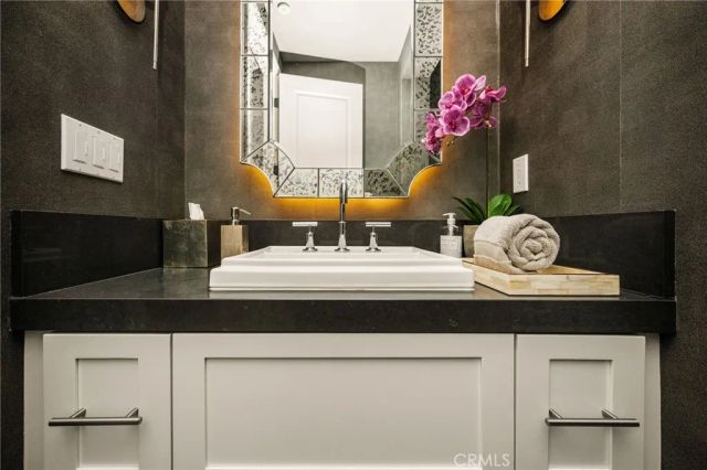 113 Andirons, Irvine, CA 92602
