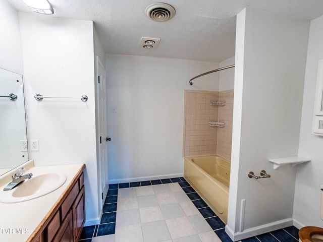 802 Locust Street 3, Rogersville, TN 37857