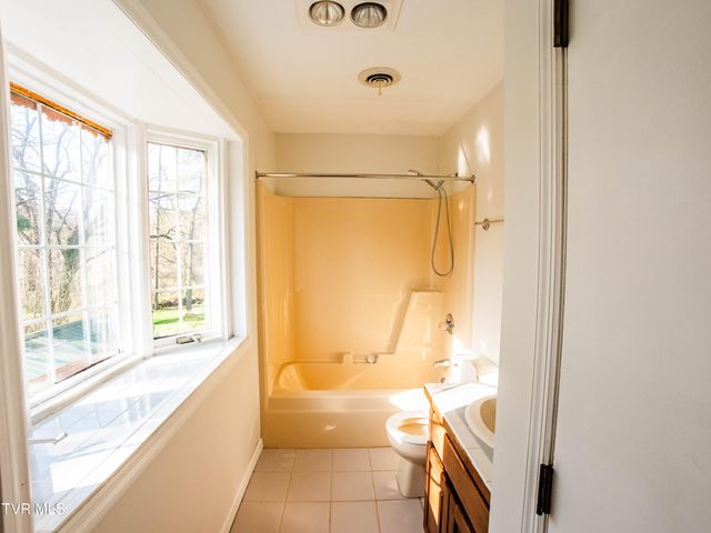 802 Locust Street 3, Rogersville, TN 37857