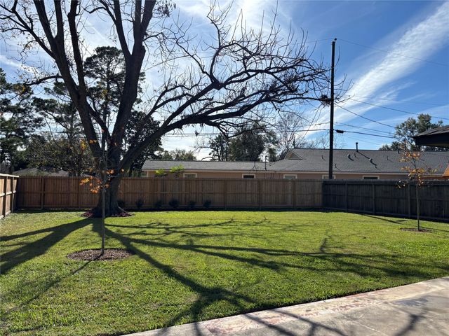 2223 Hialeah Drive, Houston, TX 77018