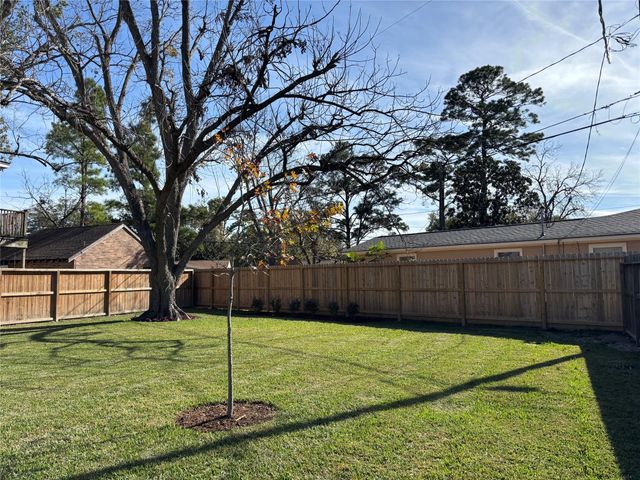 2223 Hialeah Drive, Houston, TX 77018