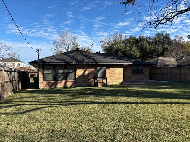 2223 Hialeah Drive, Houston, TX 77018