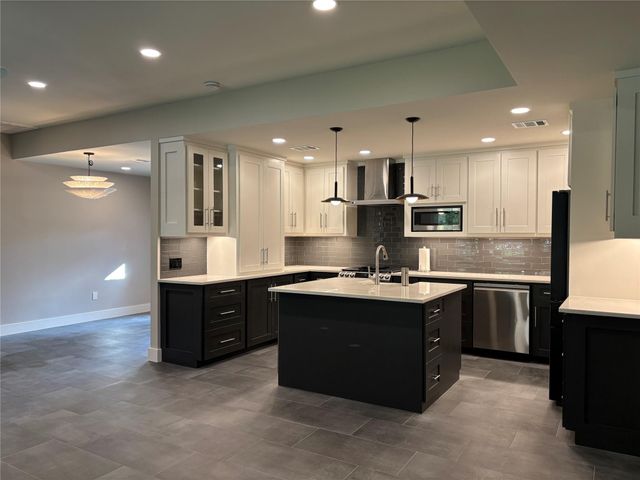 2223 Hialeah Drive, Houston, TX 77018