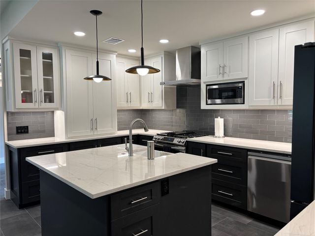 2223 Hialeah Drive, Houston, TX 77018