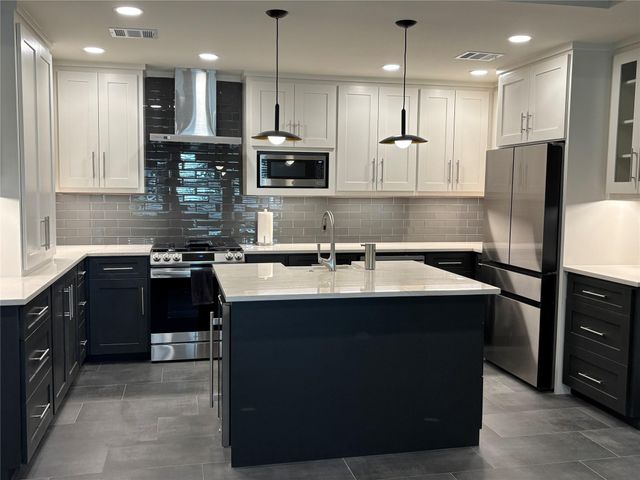 2223 Hialeah Drive, Houston, TX 77018