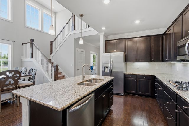 1551 Drakes Creek Rd, Hendersonville, TN 37075