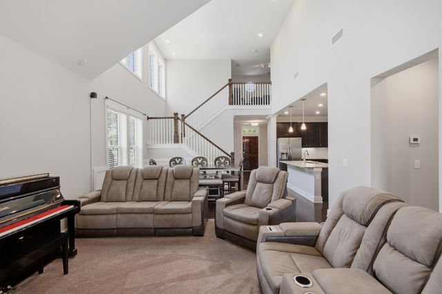1551 Drakes Creek Rd, Hendersonville, TN 37075